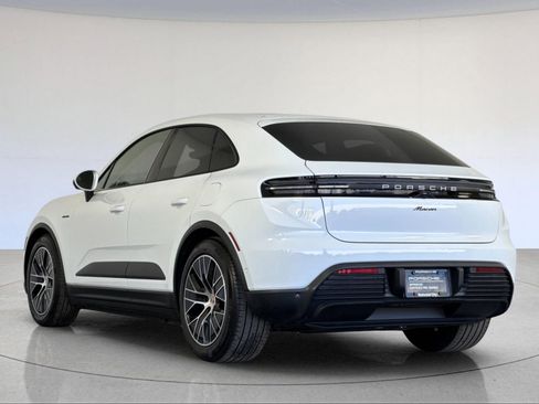 Certified 2025 Porsche Macan Electric image 3