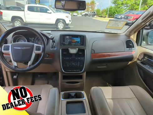 Used 2015 Chrysler Town & Country Touring-L w/ Driver Convenience Group image 14