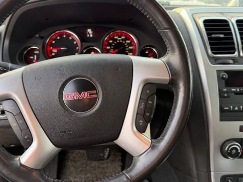Used 2011 GMC Acadia SLE image 19