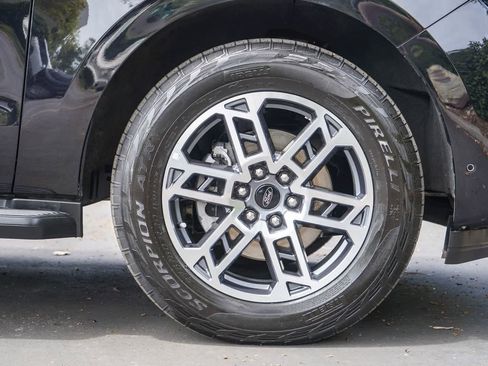 Used 2025 Ford Expedition Active AWD/4WD image 9