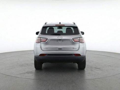 Used 2025 Jeep Compass Latitude image 7