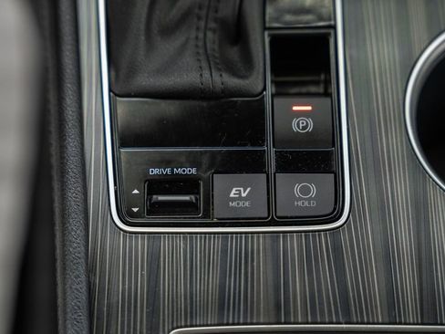 Certified 2024 Toyota Sienna Limited FWD image 28