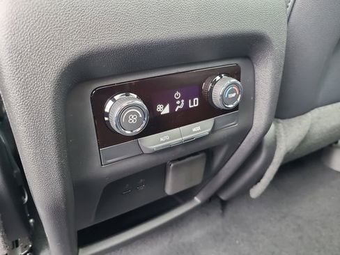 New 2026 Chevrolet Traverse LT image 13