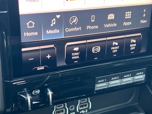 New 2026 RAM 2500 Laramie AWD/4WD image 19