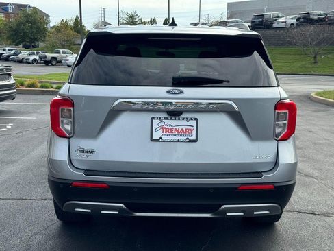 Used 2023 Ford Explorer XLT w/ Equipment Group 202A image 5