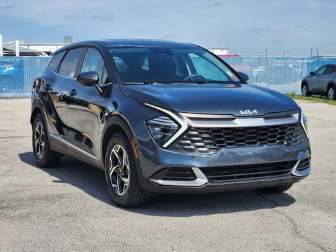 Used 2025 Kia Sportage LX FWD image 3
