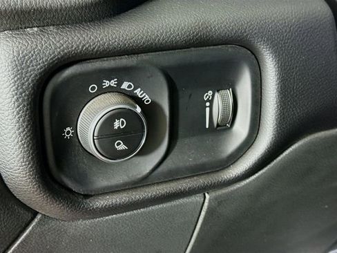 Used 2024 RAM 2500 Big Horn w/ Sport Appearance Package image 10