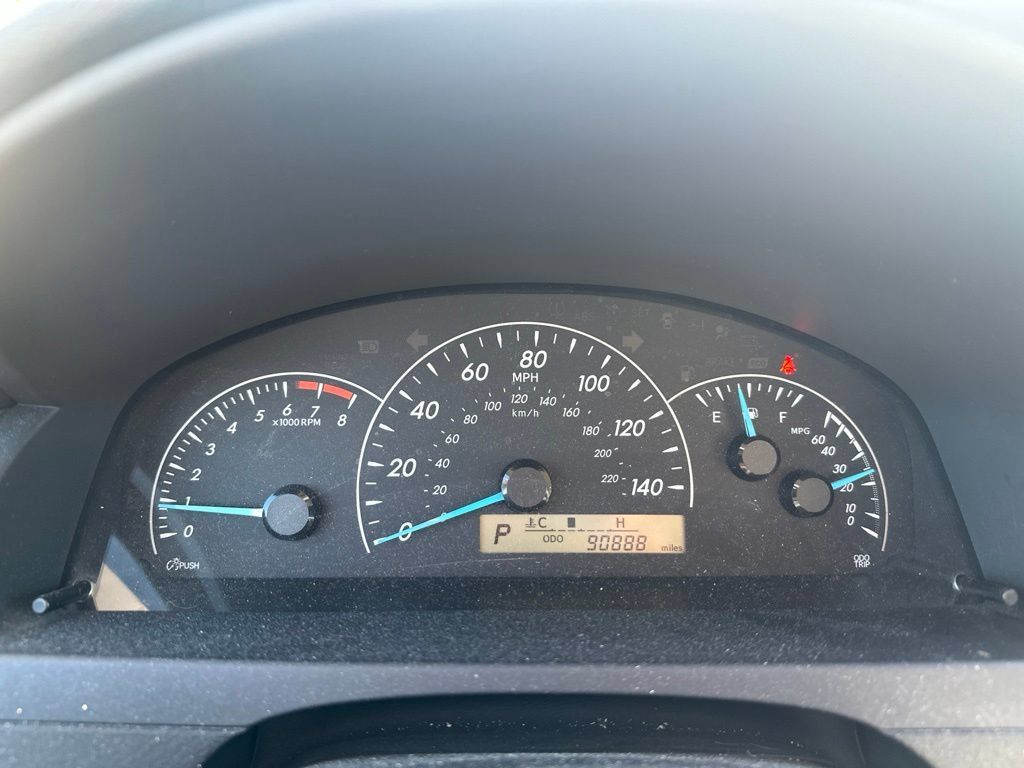 Used 2013 Toyota Camry FWD image 12