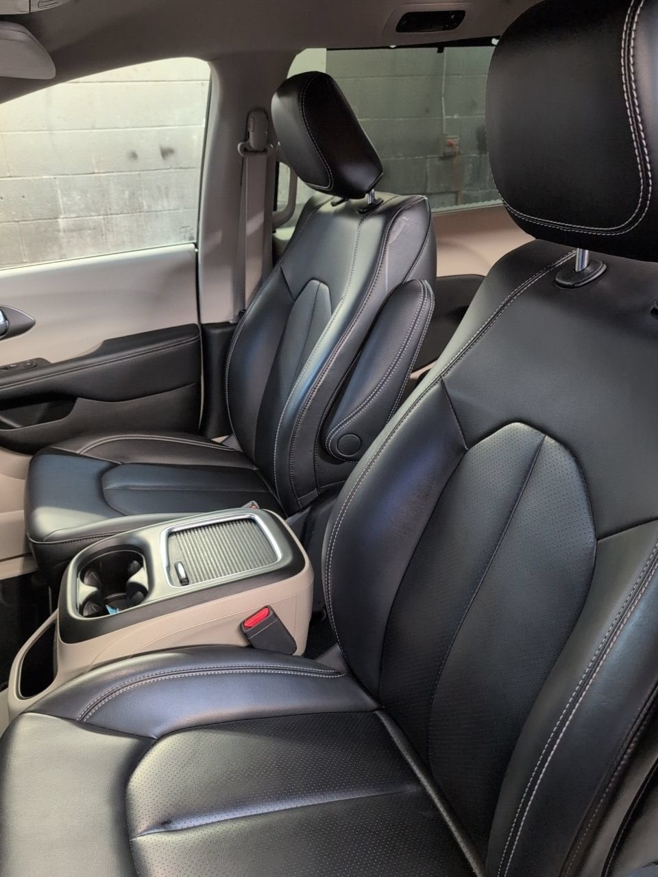 Used 2023 Chrysler Pacifica Touring-L FWD image 19