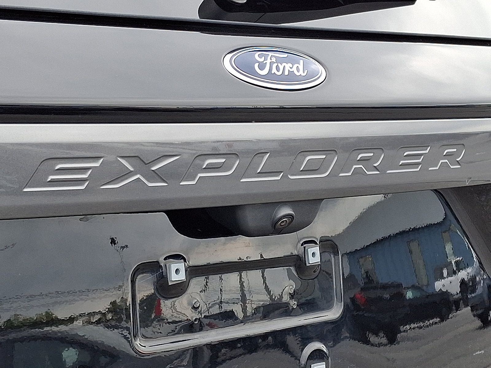 Used 2023 Ford Explorer XLT w/ Equipment Group 202A AWD/4WD image 28