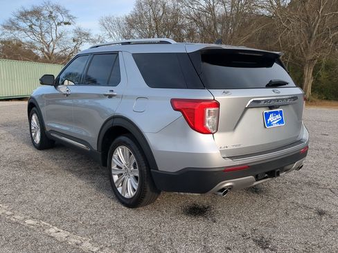 Certified 2022 Ford Explorer Limited w/ Equipment Group 301A image 5