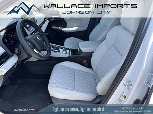 Used 2023 Mitsubishi Outlander SEL AWD/4WD image 5