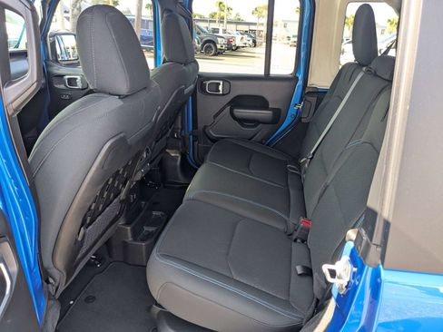 Used 2022 Jeep Wrangler Unlimited Rubicon 4xe AWD/4WD image 14