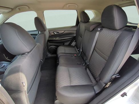 Used 2018 Nissan Rogue SV image 13