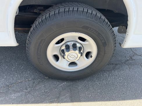 Used 2017 Chevrolet Express 3500 LT w/ LT Preferred Equipment Group RWD image 40