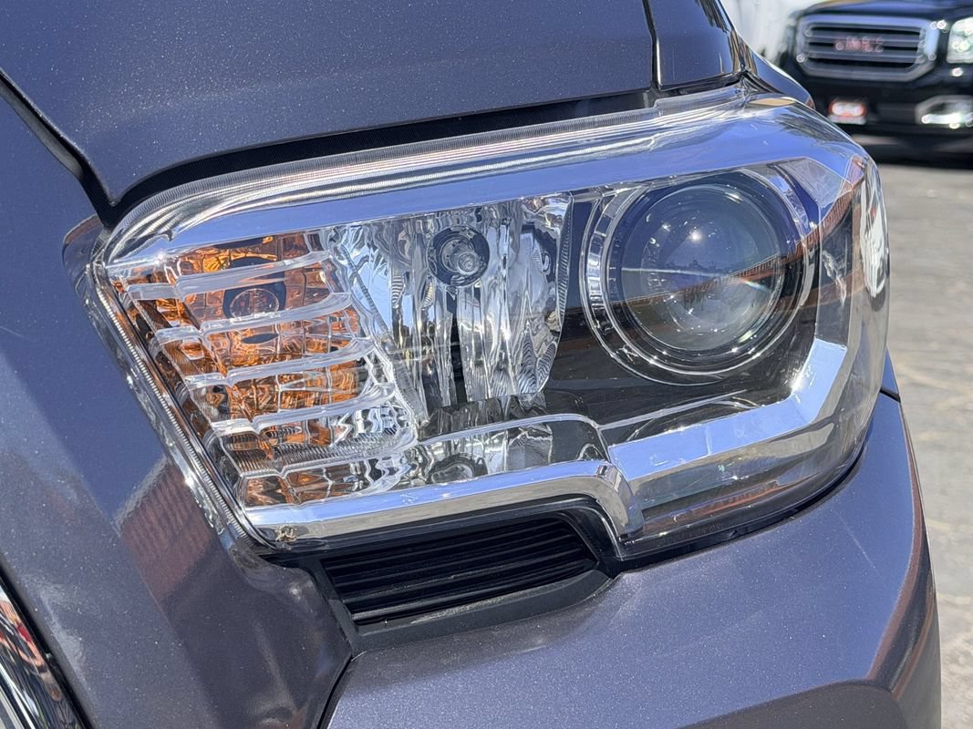 Used 2017 Toyota Tacoma SR5 w/ Tow Package RWD image 9