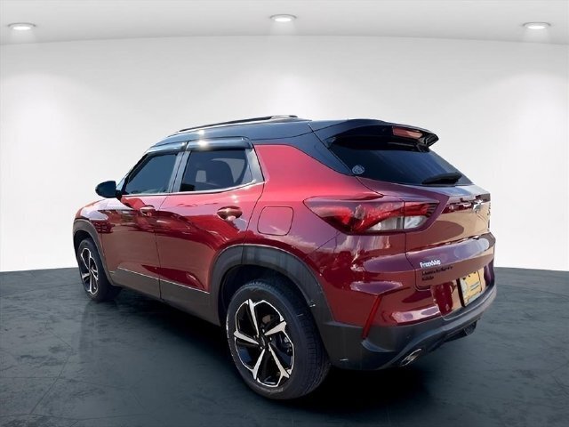 Used 2023 Chevrolet TrailBlazer RS w/ Sun and Liftgate Package AWD/4WD image 2