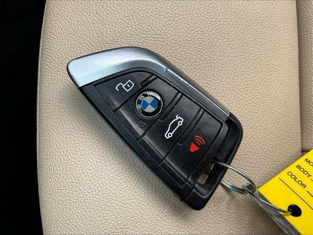 Used 2021 BMW 330i Sedan w/ Driving Assistance Package RWD image 37