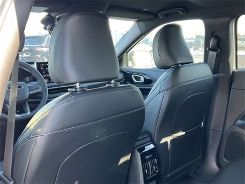 New 2026 Jeep Compass Latitude image 31