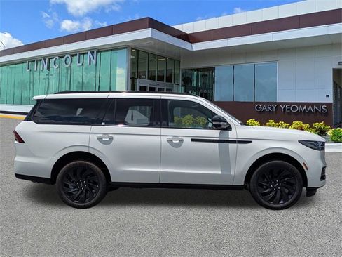 New 2025 Lincoln Navigator Reserve w/ Jet Appearance Package image 3