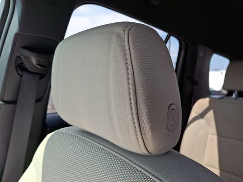 Used 2022 Chevrolet Traverse LS FWD image 18