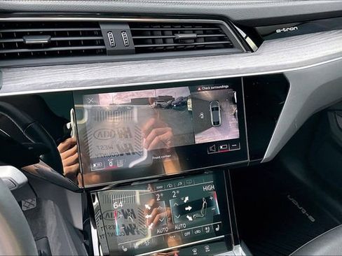 Used 2021 Audi e-tron Premium Plus w/ Premium Plus Package image 19