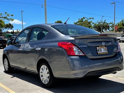 Used 2018 Nissan Versa SV FWD image 3