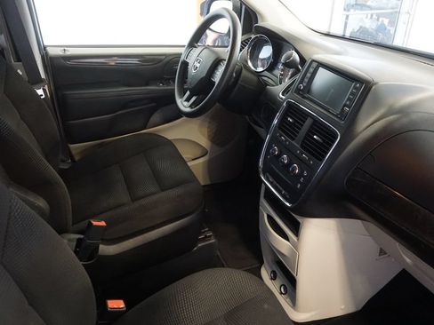 Used 2020 Dodge Grand Caravan SE FWD image 19