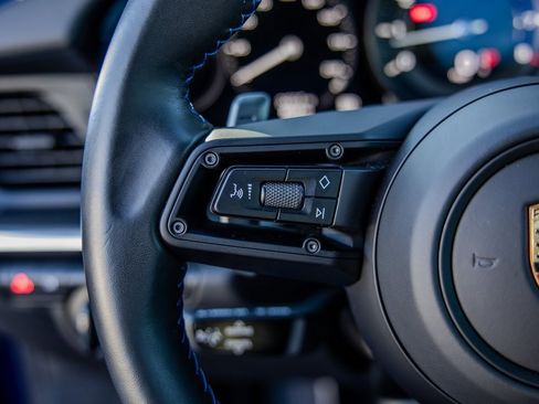 Used 2022 Porsche 911 Carrera image 6