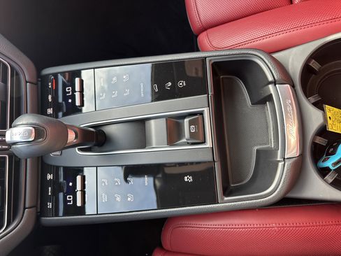 Used 2023 Porsche Macan image 22