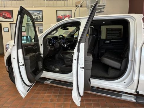 Used 2022 GMC Sierra 1500 SLT w/ SLT Premium Plus Package AWD/4WD image 5
