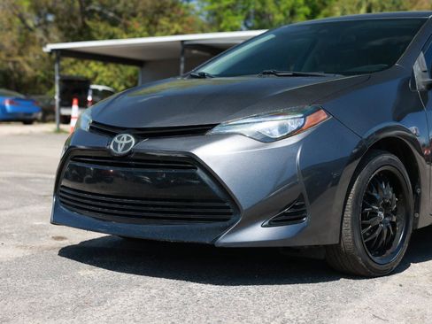 Used 2017 Toyota Corolla LE image 29