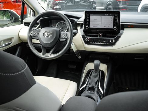 Used 2020 Toyota Corolla LE FWD image 29