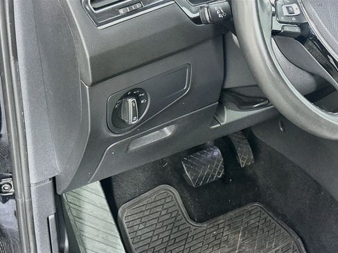 Used 2021 Volkswagen Tiguan SEL FWD image 16