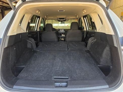 Used 2024 Nissan Rogue SV FWD image 27