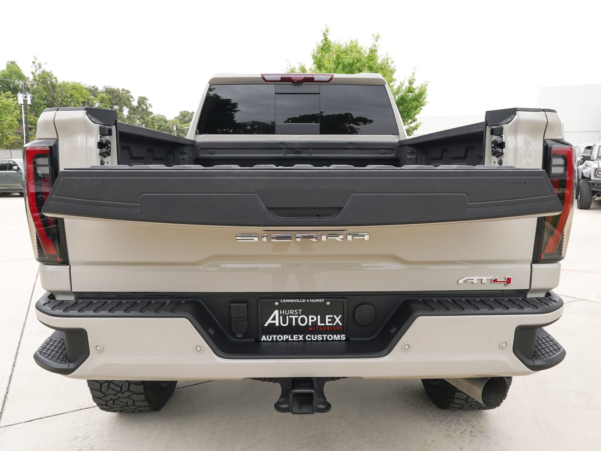 Used 2026 GMC Sierra 2500 AT4 w/ AT4 Premium Plus Package AWD/4WD image 5