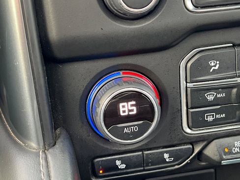 Used 2022 Chevrolet Suburban Z71 image 29