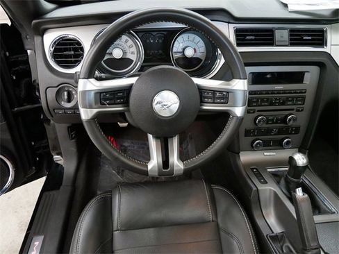 Used 2010 Ford Mustang GT image 11