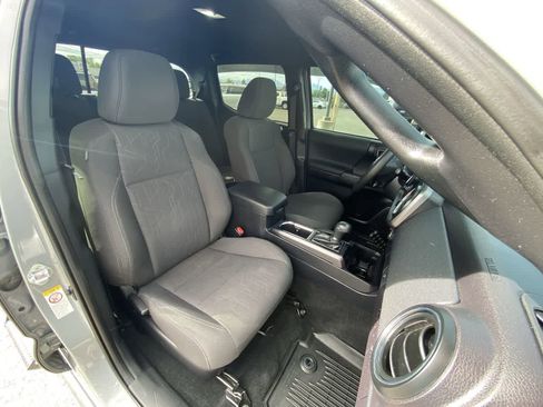 Used 2018 Toyota Tacoma TRD Sport AWD/4WD image 23