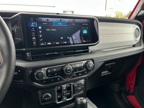 Used 2025 Jeep Wrangler Unlimited Sahara w/ Safety Group image 39