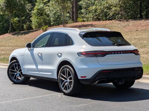 Certified 2025 Porsche Macan AWD/4WD image 3