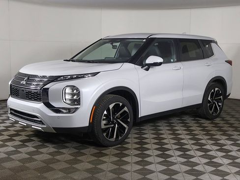 Used 2024 Mitsubishi Outlander SE image 8
