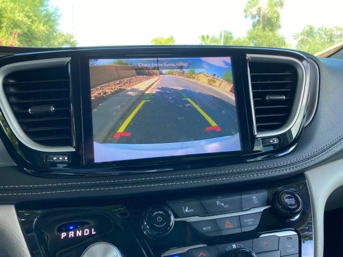 Used 2024 Chrysler Pacifica Limited FWD image 56