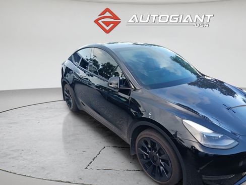 Used 2023 Tesla Model Y Long Range AWD/4WD image 2