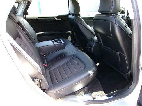 Used 2018 Ford Fusion SE w/ Equipment Group 201A FWD image 12