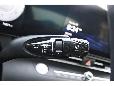 Used 2024 Hyundai Elantra SEL w/ Convenience Package FWD image 18