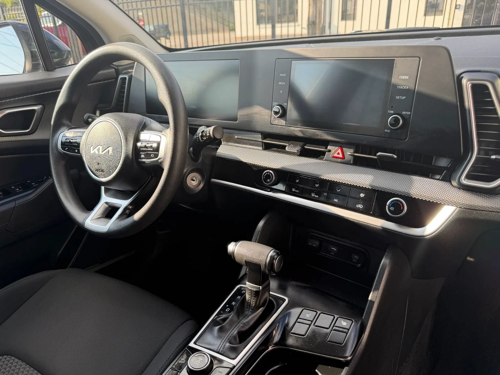 Used 2022 Toyota Corolla LE FWD image 41