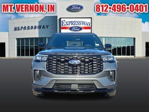 Used 2025 Ford Explorer ST-Line w/ ST-Line Street Pack AWD/4WD image 4