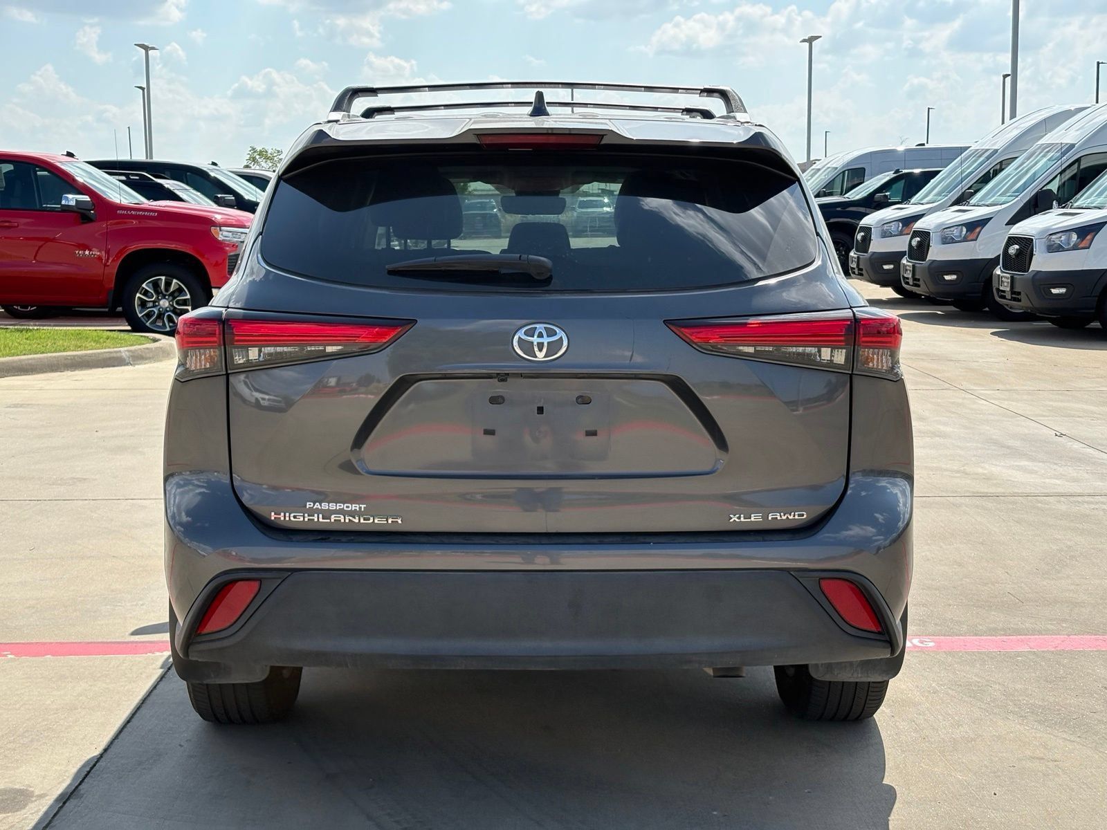 Used 2023 Toyota Highlander XLE AWD/4WD image 6