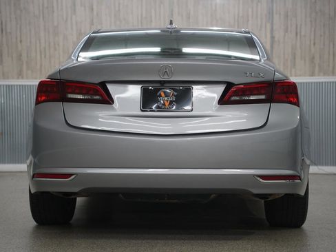 Used 2017 Acura TLX FWD image 9